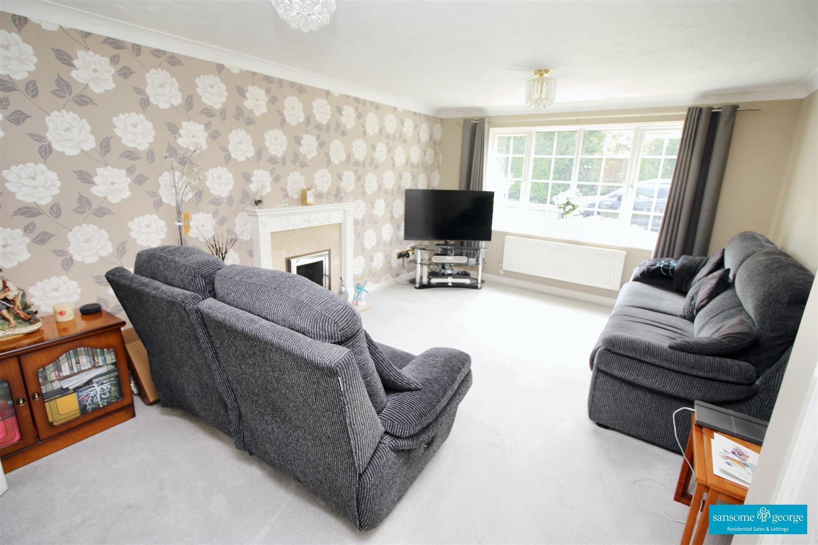 4 bed property in Vicarage Wood Way, Tilehurst
